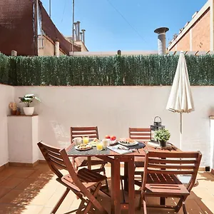 bbarcelona-apartments-sagrada-familia-terrace-flats.topbarcelonahotels.com/